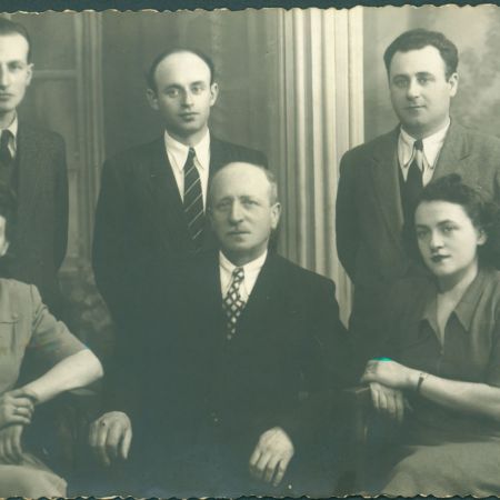(Fam. Tucarman) Iancu Țucărman, alături de familia sa, 1940
